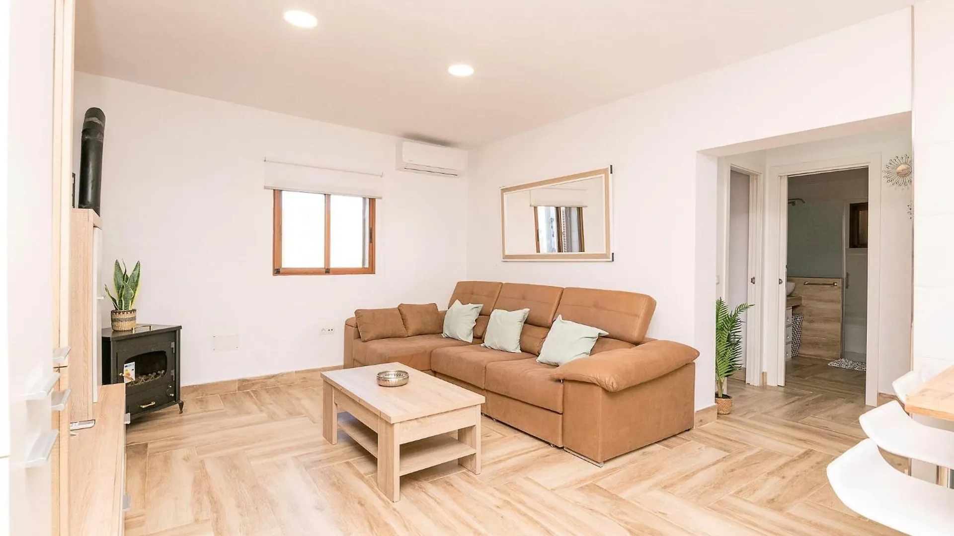 Casa Azul - Villa With Private Pool Free Wifi El Soto Spain